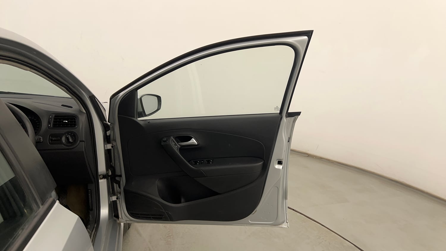 Used 2018 Volkswagen Ameo Comfortline 1.2L (P) Petrol Manual interior RIGHT FRONT DOOR OPEN VIEW