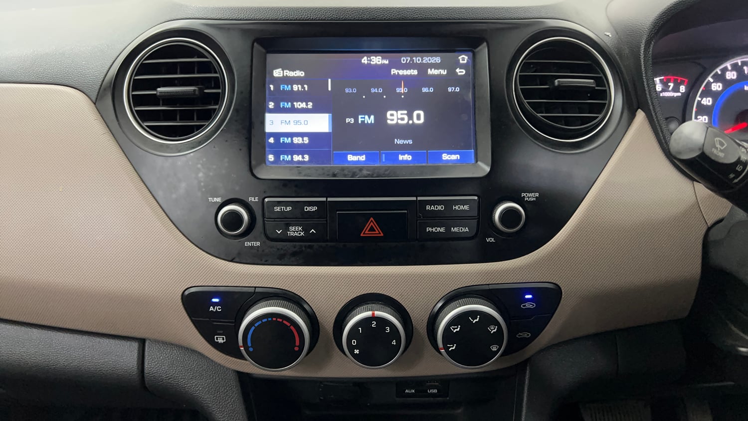 Used 2018 Hyundai Grand i10 Sportz (O) AT 1.2 Kappa VTVT Petrol Automatic interior MUSIC SYSTEM & AC CONTROL VIEW