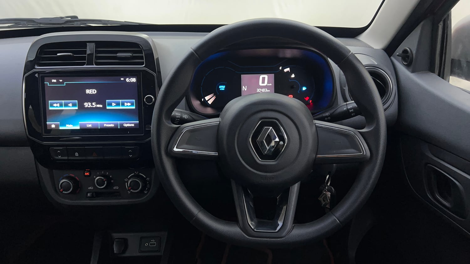 Used 2021 Renault Kwid RXT 1.0 AMT (O) Petrol Automatic interior STEERING VIEW