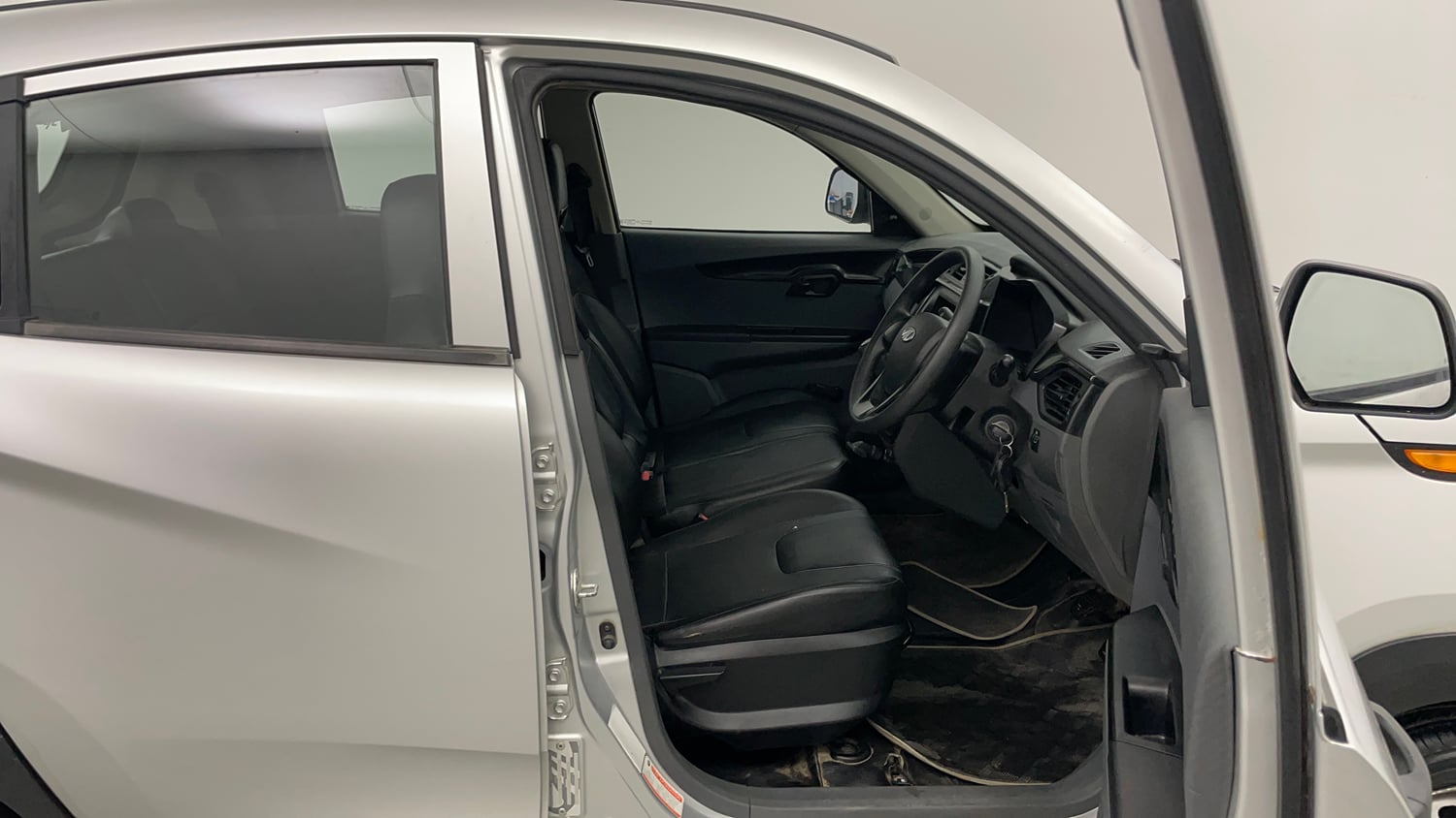 Used 2018 Mahindra KUV100 NXT K2 6 STR Petrol Manual interior RIGHT SIDE FRONT DOOR CABIN VIEW