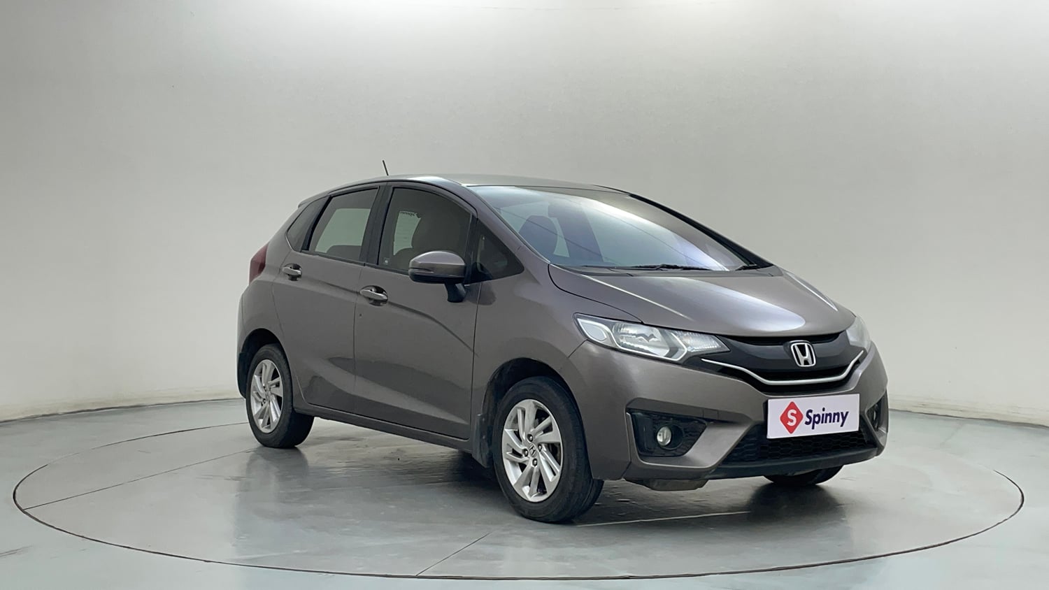 Used 2016 Honda Jazz V AT Petrol Petrol Automatic exterior RIGHT FRONT CORNER VIEW