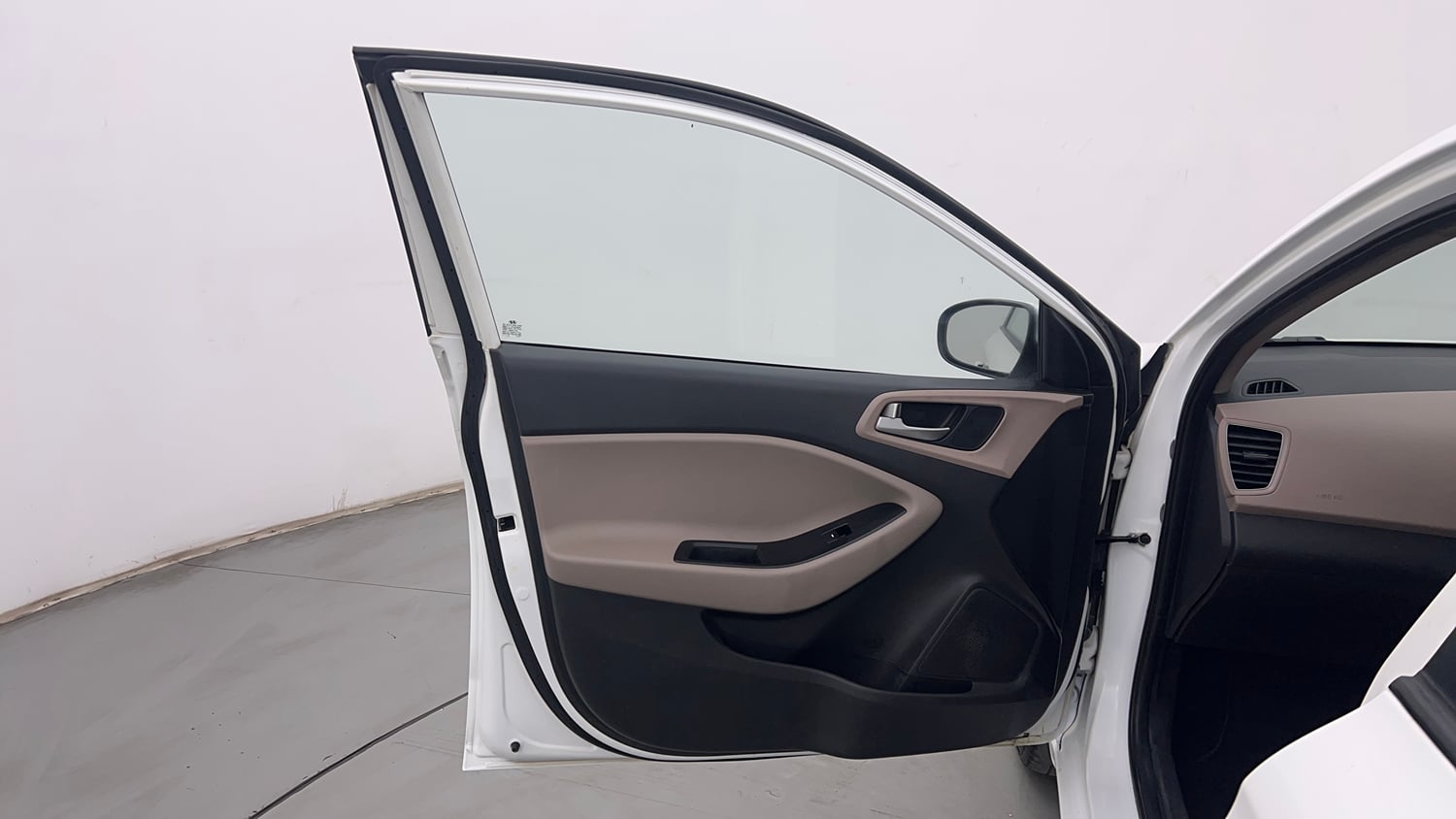 Used 2019 Hyundai Elite i20 Magna Plus 1.2 Petrol Manual interior LEFT FRONT DOOR OPEN VIEW