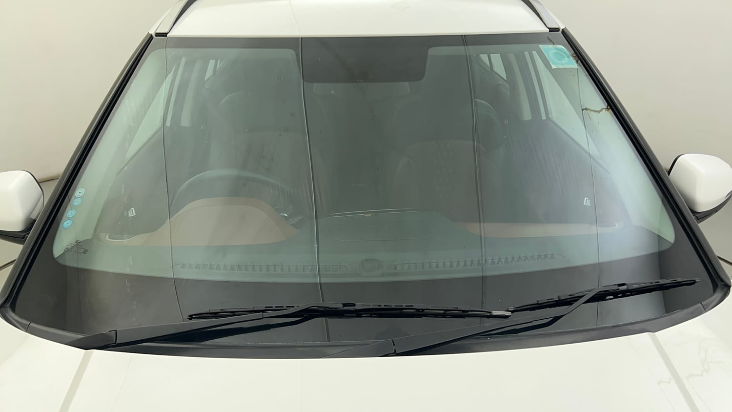 Used 2024 Hyundai Alcazar Signature (O) 7 STR 1.5 Petrol DCT Petrol Automatic exterior FRONT WINDSHIELD VIEW