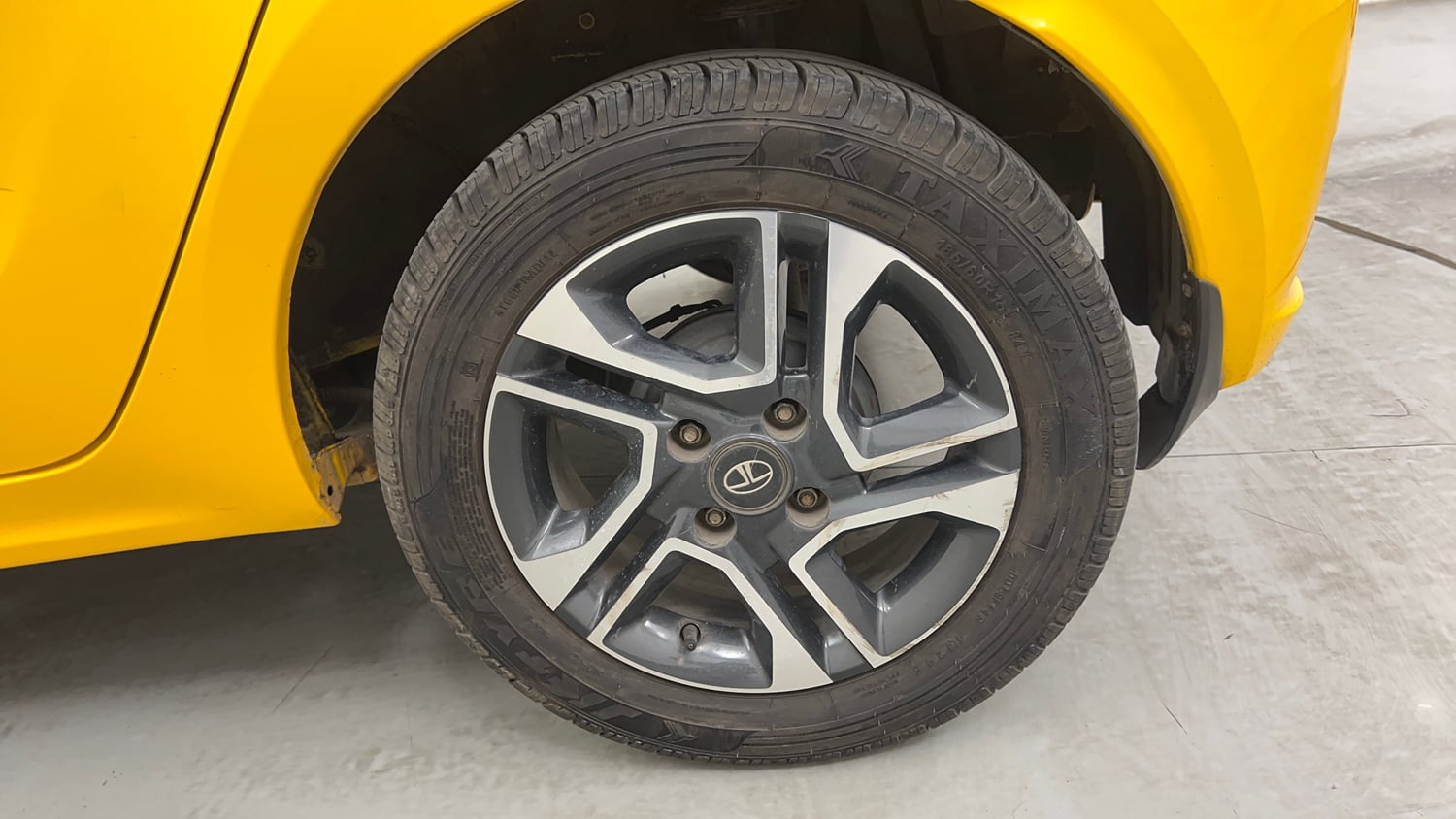 Used 2020 Tata Tiago XZA Plus Petrol Automatic tyres LEFT REAR TYRE RIM VIEW