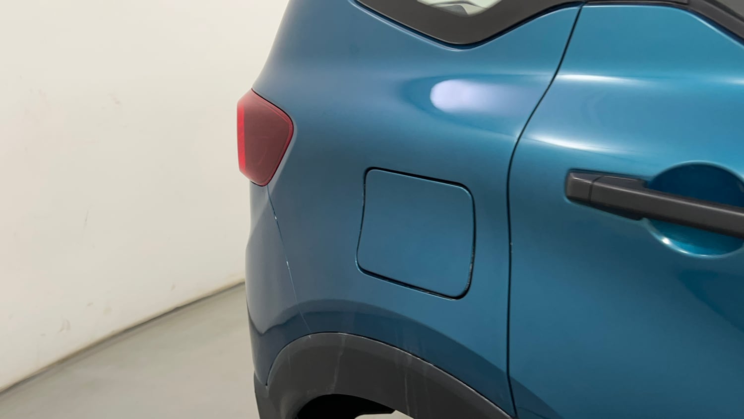 Used 2025 Renault Triber Evolution Petrol Manual dents MINOR SCRATCH