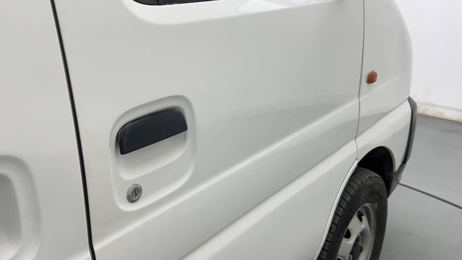 Used 2022 Maruti Suzuki Eeco 5 STR AC (O) Petrol Manual dents MINOR DENT