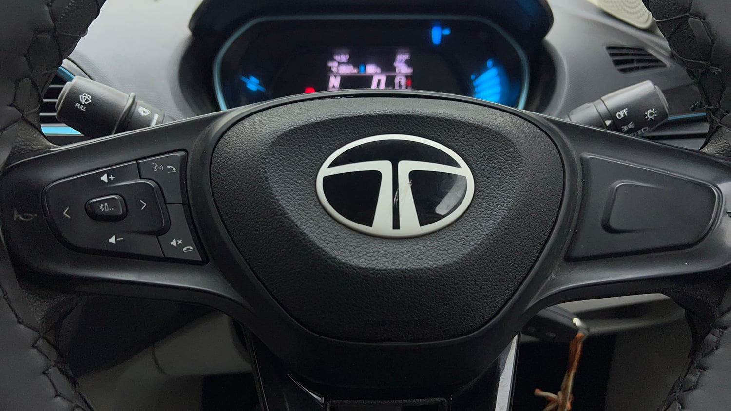 Used 2024 Tata Tiago EV XT Medium Range Electric Automatic top_features Steering mounted controls