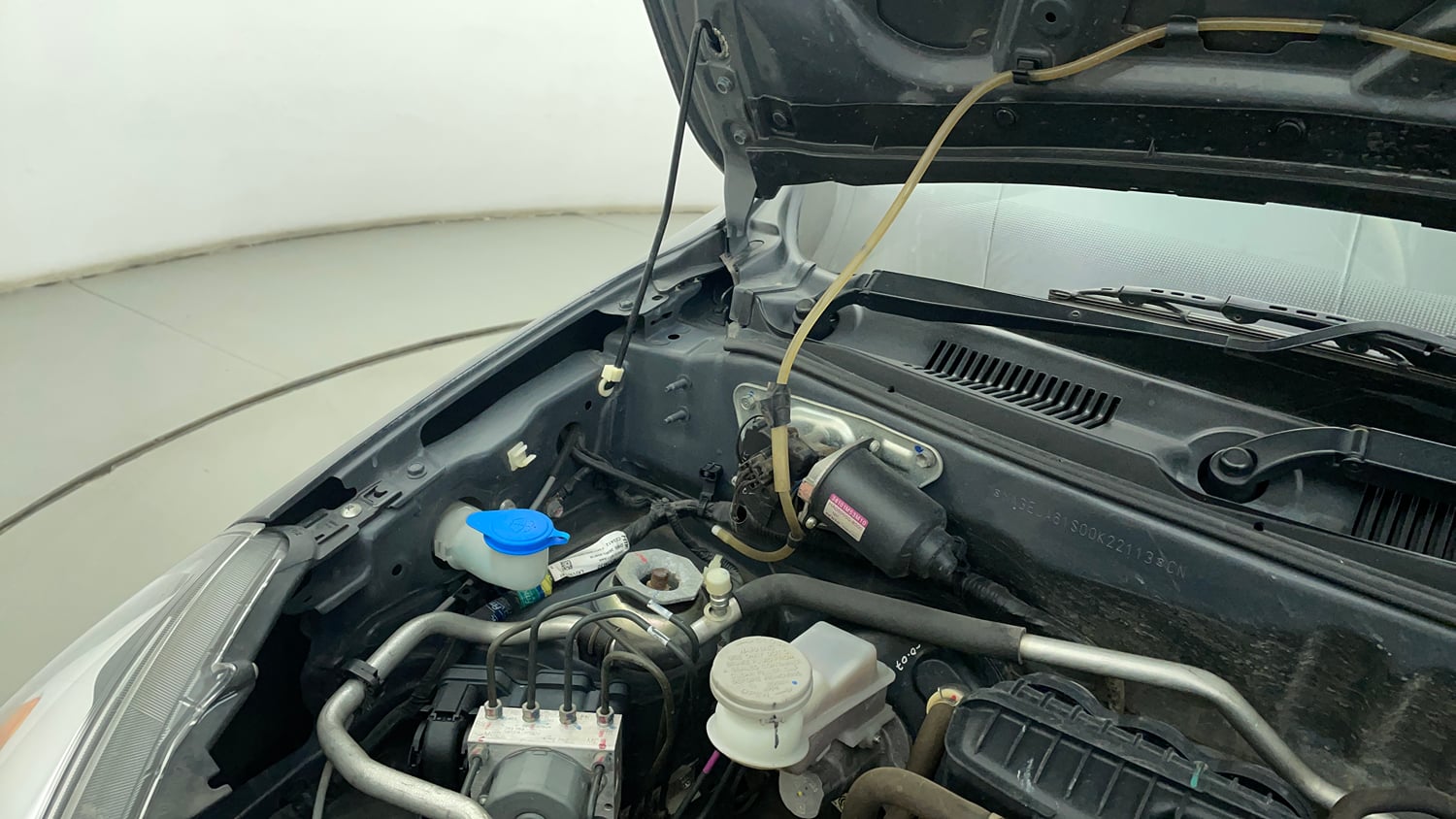 Used 2022 Maruti Suzuki Alto 800 VXi Petrol Manual engine ENGINE RIGHT SIDE HINGE & APRON VIEW