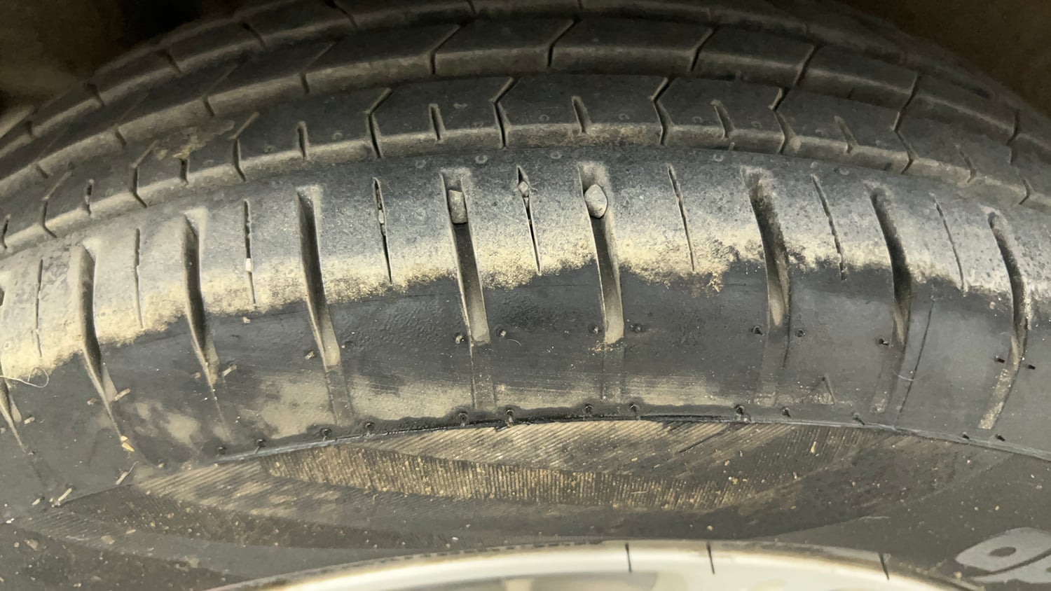 Used 2019 Maruti Suzuki Swift ZXi Petrol Manual tyres RIGHT REAR TYRE TREAD VIEW