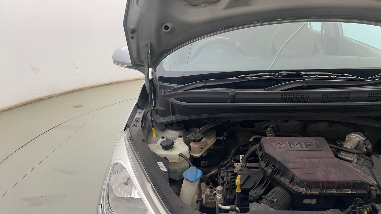 Used 2018 Hyundai Santro Sportz Petrol Manual engine ENGINE RIGHT SIDE HINGE & APRON VIEW