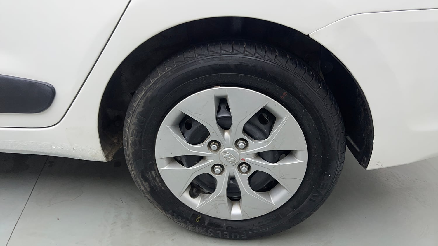 Used 2016 Hyundai Xcent S 1.2 Petrol Manual tyres LEFT REAR TYRE RIM VIEW