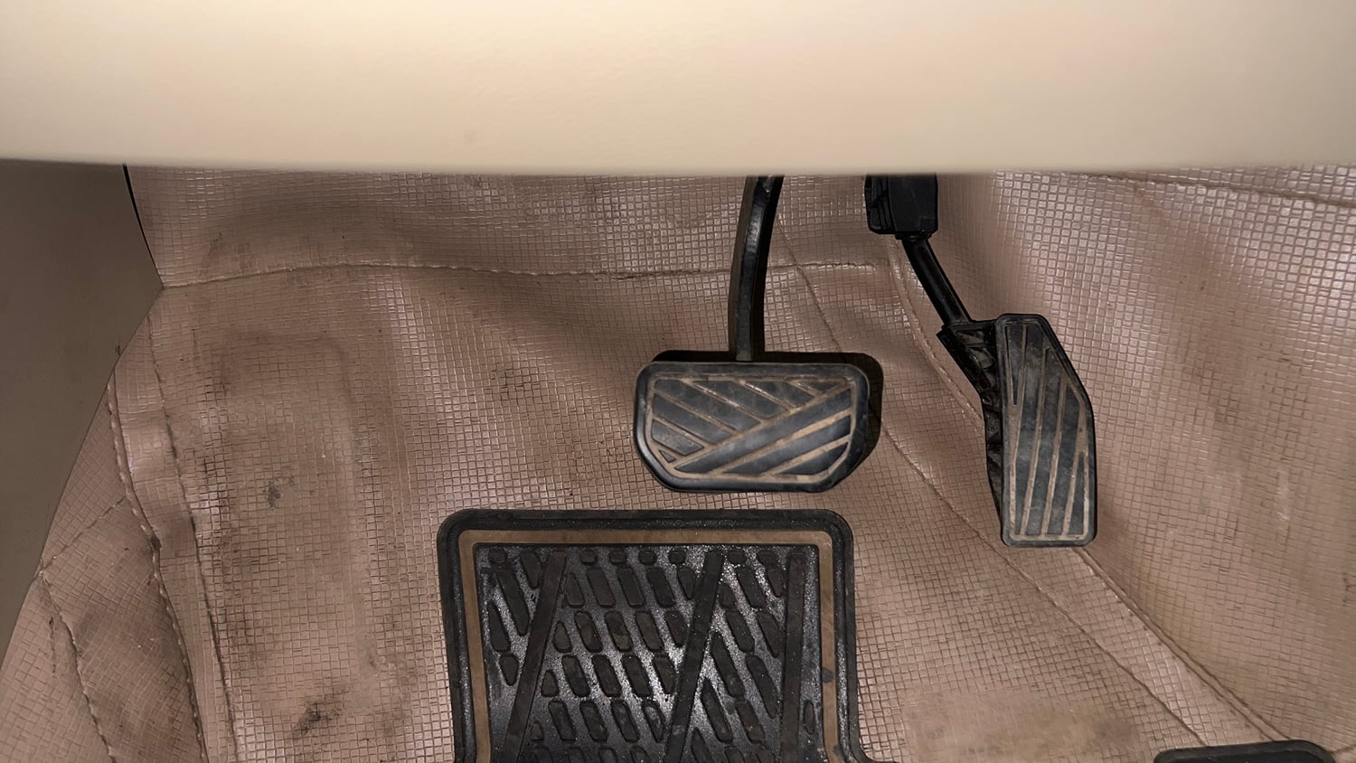 Used 2017 Maruti Suzuki Dzire VXi AMT Petrol Automatic interior PEDALS VIEW