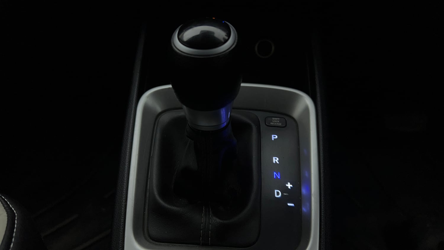 Used 2019 hyundai Venue S 1.0 AT Turbo Petrol Petrol Automatic interior GEAR  KNOB VIEW