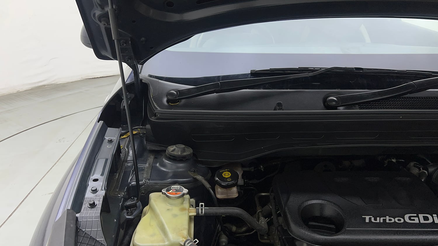 Used 2019 hyundai Venue S 1.0 AT Turbo Petrol Petrol Automatic engine ENGINE RIGHT SIDE HINGE & APRON VIEW