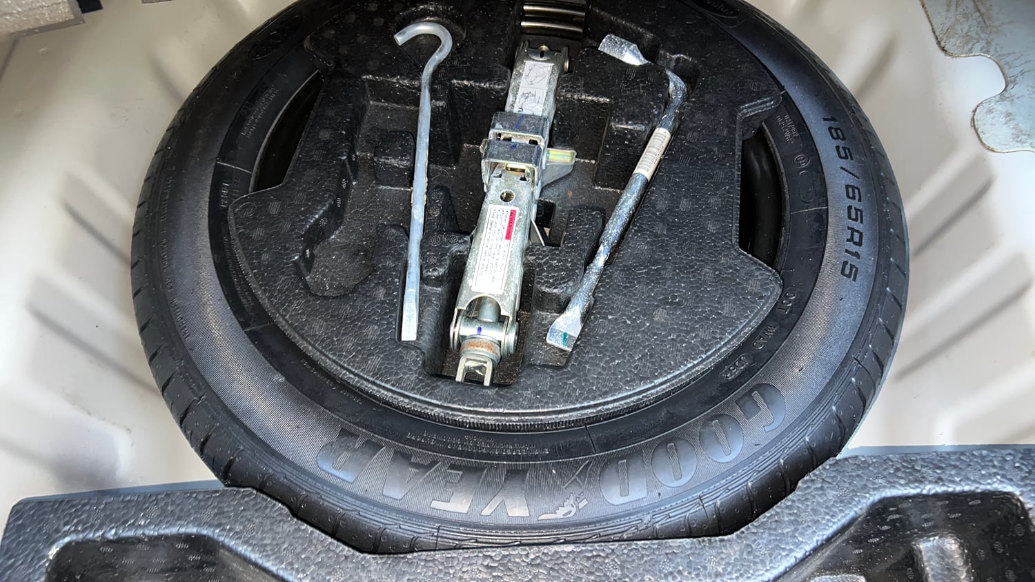 Used 2017 Maruti Suzuki Ciaz Zeta 1.4 AT Petrol Automatic tyres SPARE TYRE VIEW