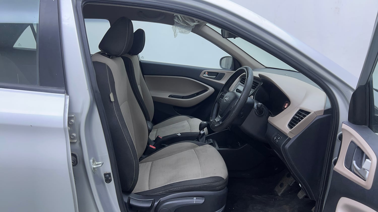 Used 2017 Hyundai Elite i20 Asta 1.2 Petrol Manual interior RIGHT SIDE FRONT DOOR CABIN VIEW