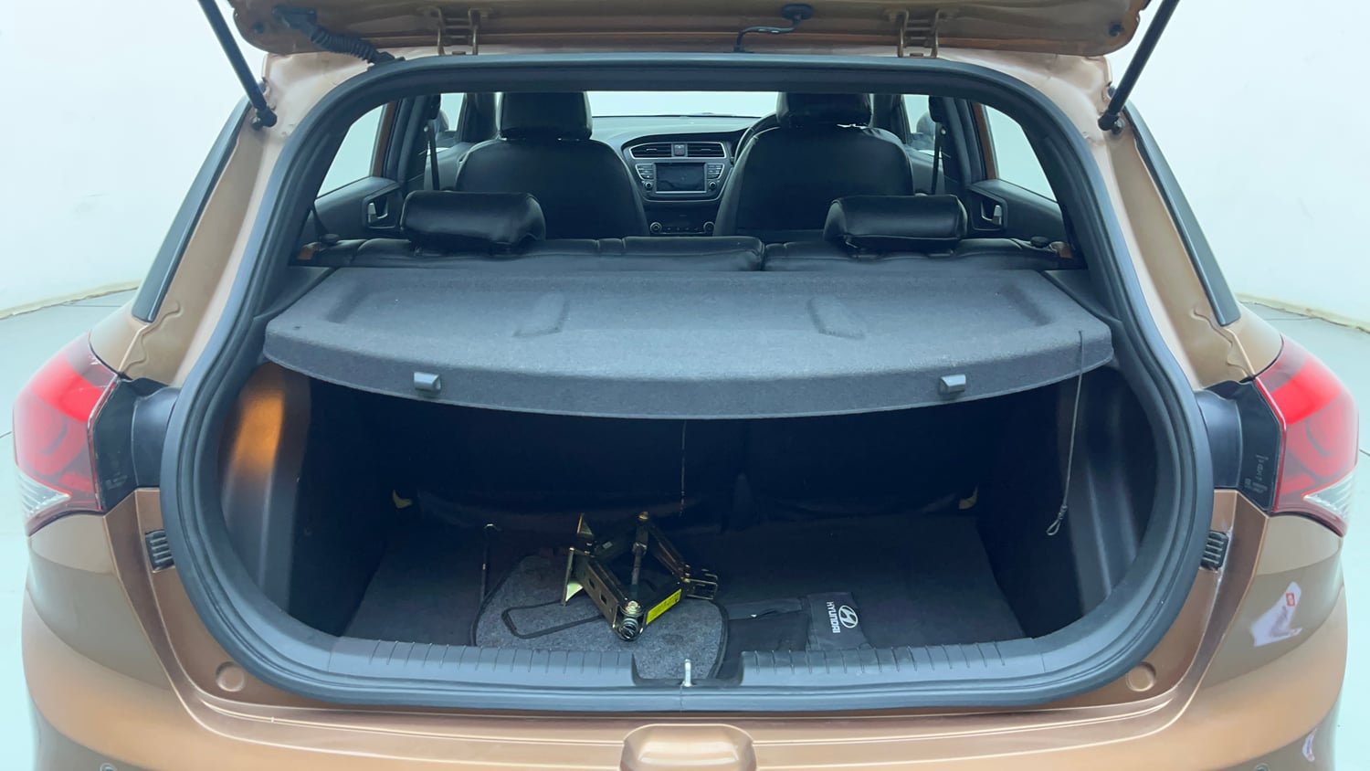 Used 2018 Hyundai i20 Active 1.2 SX Petrol Manual interior DICKY INSIDE VIEW