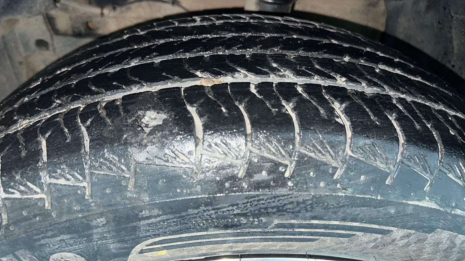 Used 2023 Maruti Suzuki Grand Vitara Alpha Plus Intelligent Hybrid eCVT Hybrid Automatic tyres LEFT FRONT TYRE TREAD VIEW