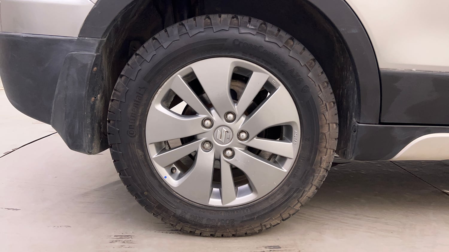 Used 2016 Maruti Suzuki S-Cross Zeta 1.3 Diesel Manual tyres RIGHT REAR TYRE RIM VIEW