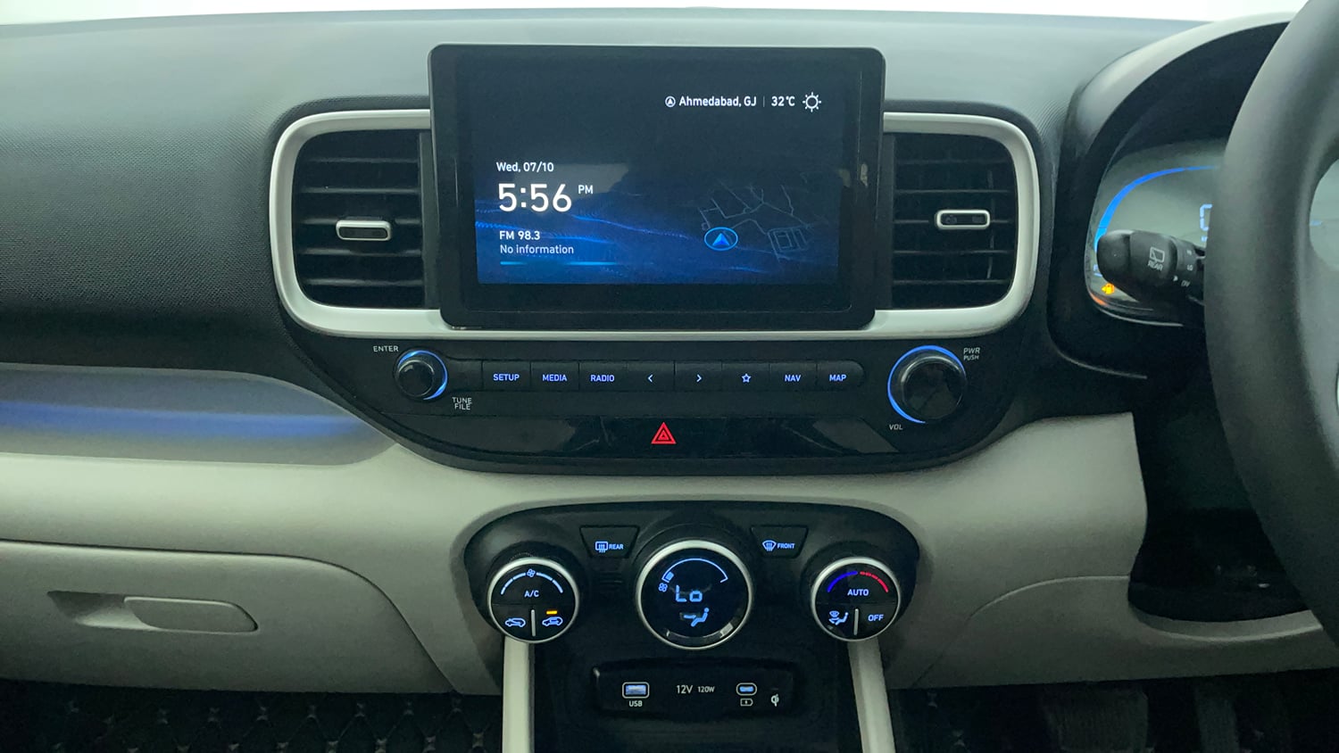 Used 2024 Hyundai Venue SX (O) 1.0 Turbo DCT Petrol Automatic interior MUSIC SYSTEM & AC CONTROL VIEW