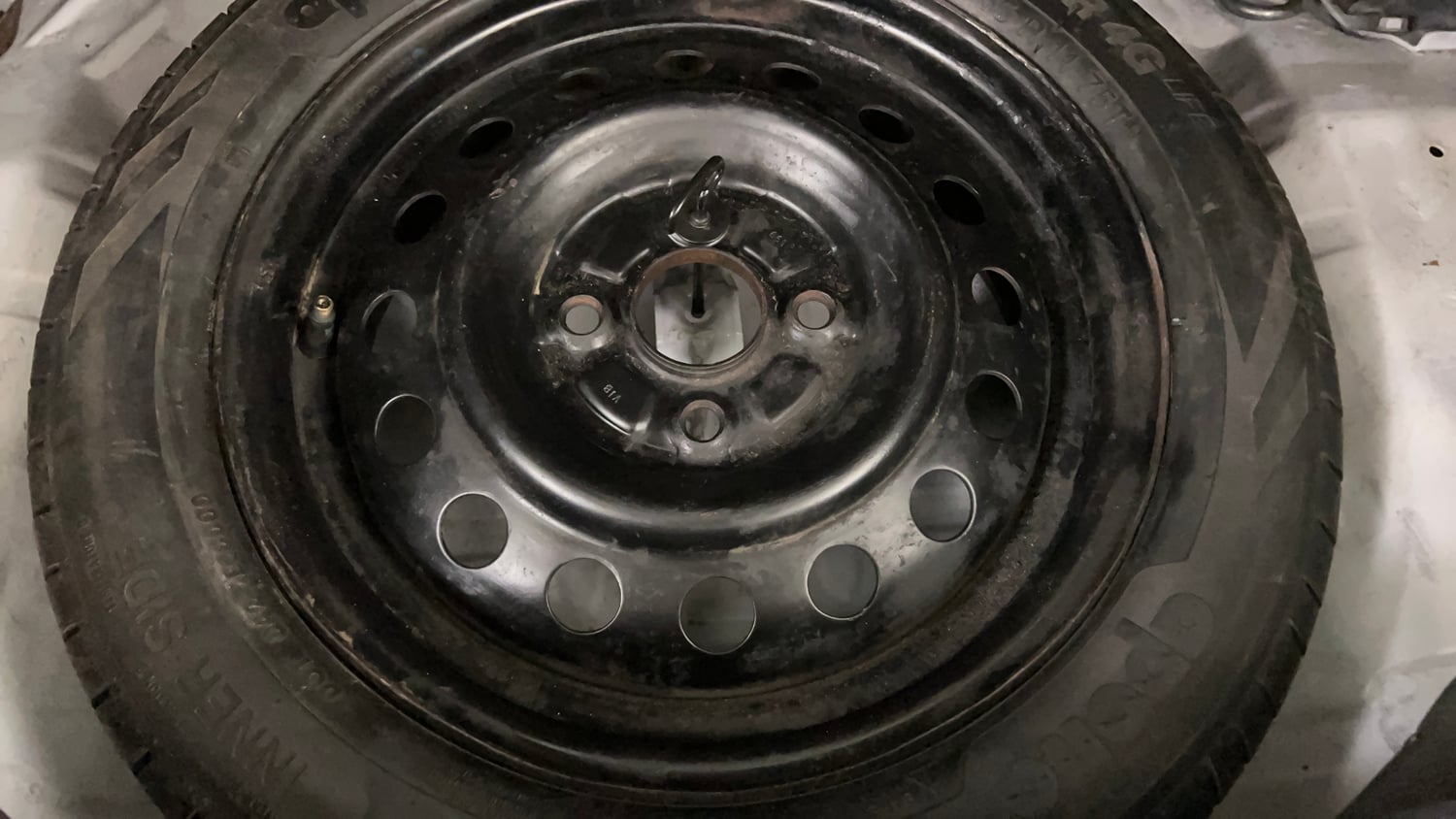 Used 2012 Maruti Suzuki Wagon R 1.0 VXi Petrol Manual tyres SPARE TYRE VIEW