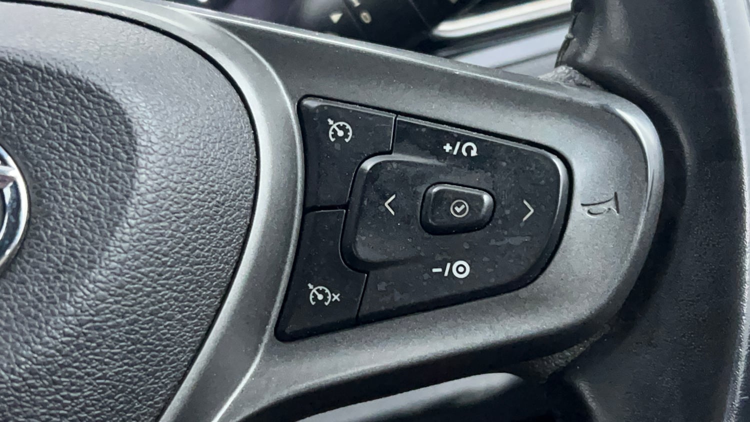 Used 2022 Tata Altroz XZ Plus Petrol Dark Edition Petrol Manual top_features Cruise control
