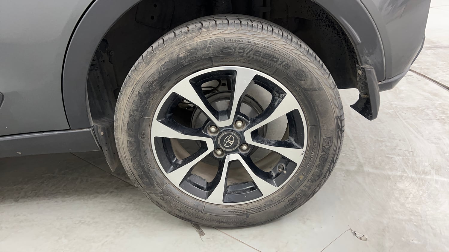 Used 2021 Tata Nexon XZA Plus Petrol Automatic tyres LEFT REAR TYRE RIM VIEW