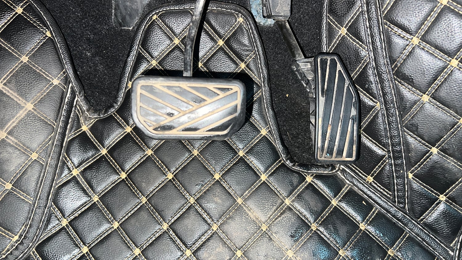 Used 2019 Toyota Glanza V CVT Petrol Automatic interior PEDALS VIEW