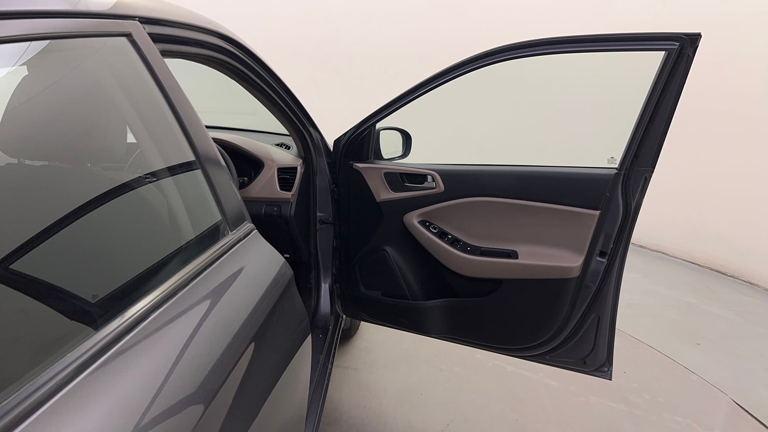 Used 2017 Hyundai Elite i20 Sportz 1.2 Petrol Manual interior RIGHT FRONT DOOR OPEN VIEW