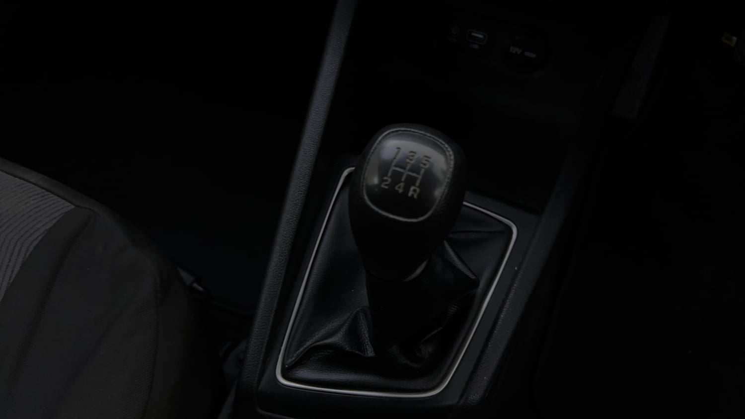Used 2017 Hyundai Elite i20 Sportz 1.2 Petrol Manual interior GEAR  KNOB VIEW