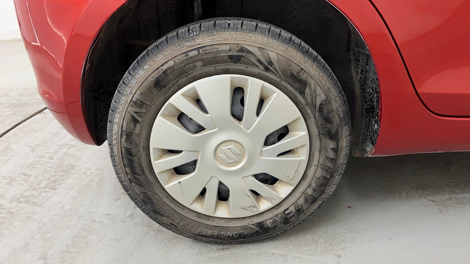 Used 2014 Maruti Suzuki Swift VXi Petrol Manual tyres RIGHT REAR TYRE RIM VIEW