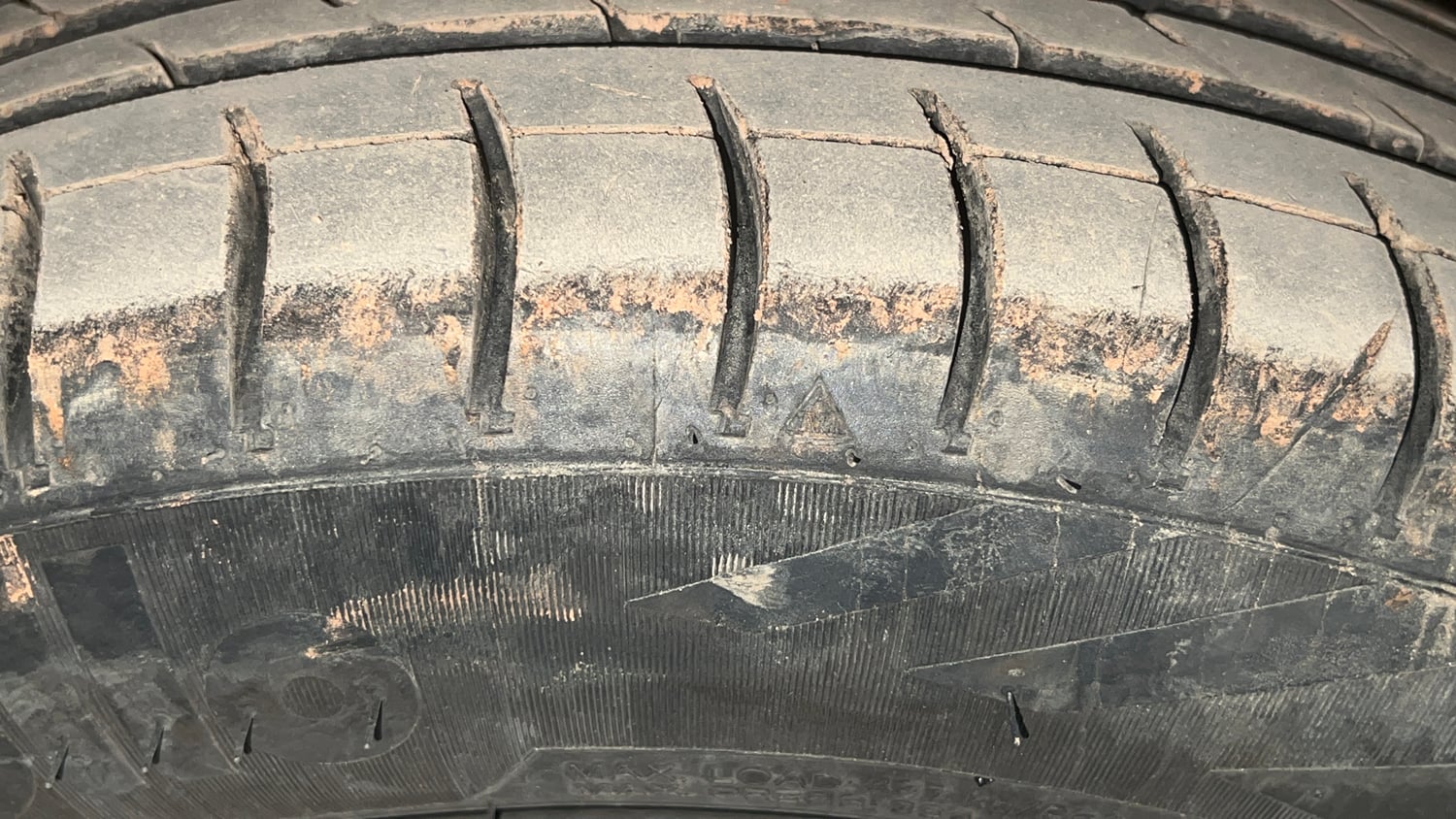 Used 2017 Hyundai Grand i10 Sportz (O) 1.2 Kappa VTVT Petrol Manual tyres RIGHT FRONT TYRE TREAD VIEW