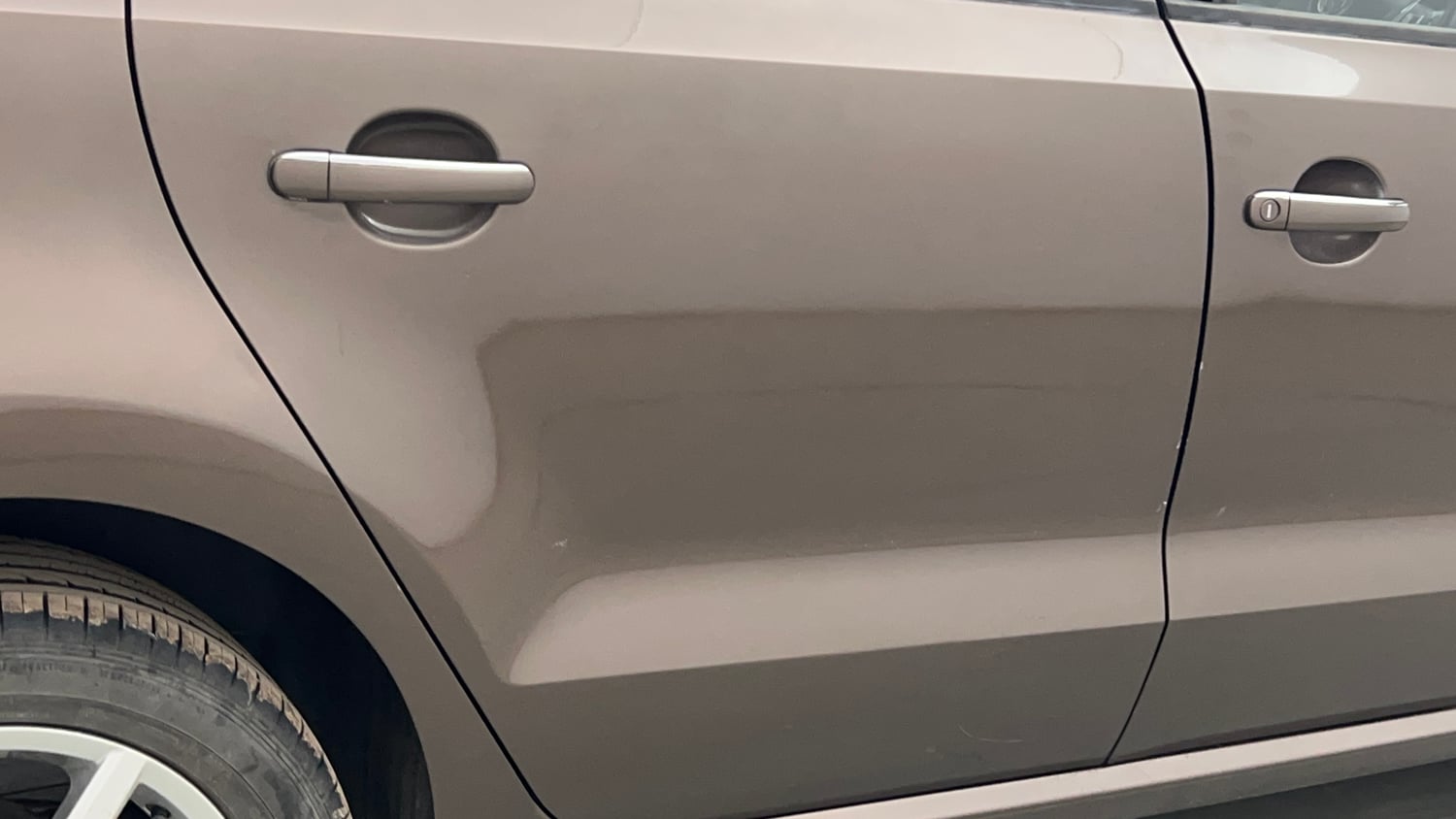 Used 2018 Volkswagen Ameo Highline1.2L Plus (P) 16 Alloy Petrol Manual dents MINOR SCRATCH