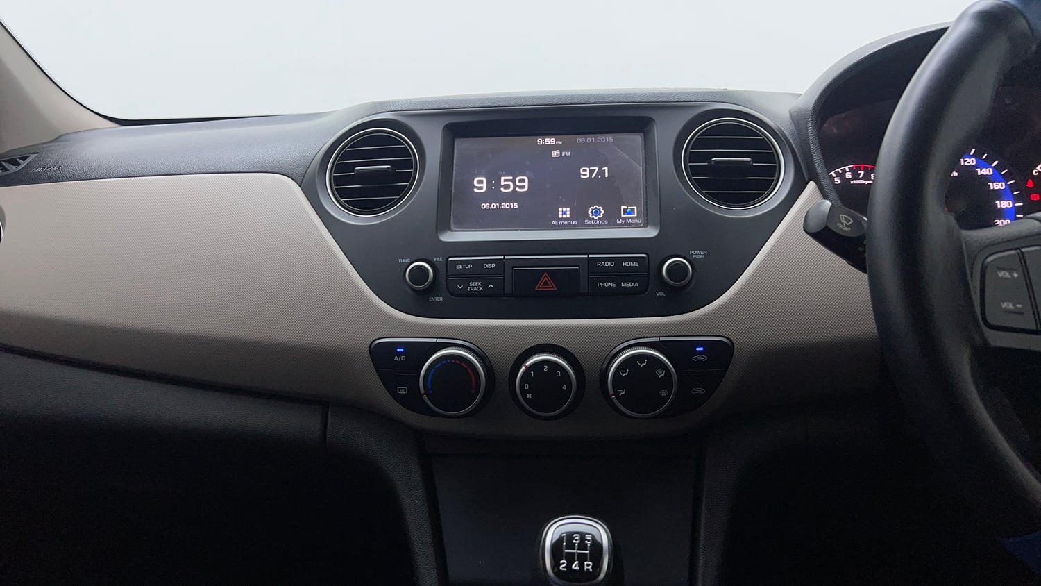 Used 2019 Hyundai Xcent SX Petrol Manual interior MUSIC SYSTEM & AC CONTROL VIEW