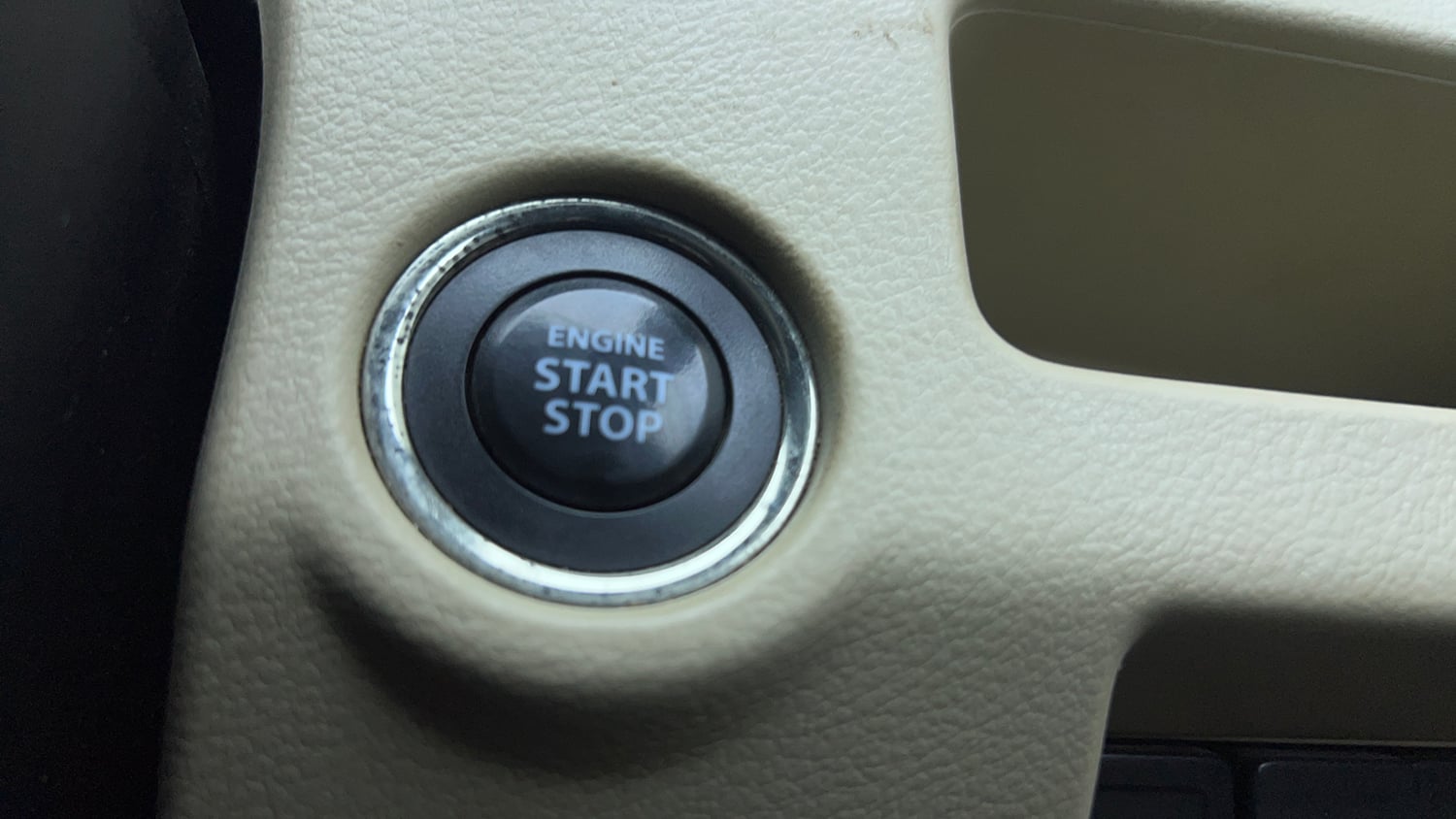 Used 2017 Maruti Suzuki Ciaz Zeta 1.4 AT Petrol Automatic top_features Keyless start