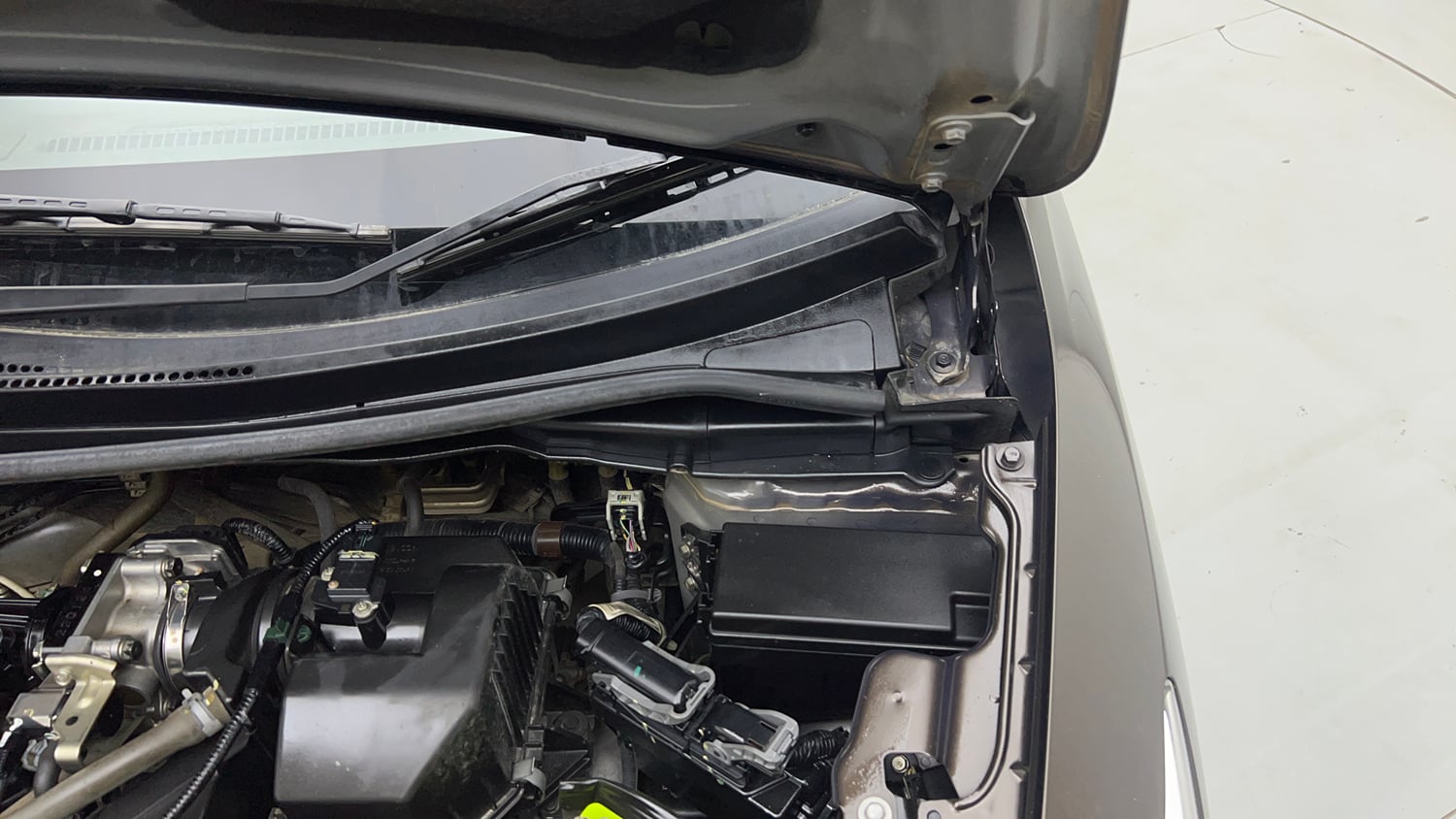 Used 2022 Honda Jazz ZX CVT Petrol Automatic engine ENGINE LEFT SIDE HINGE & APRON VIEW