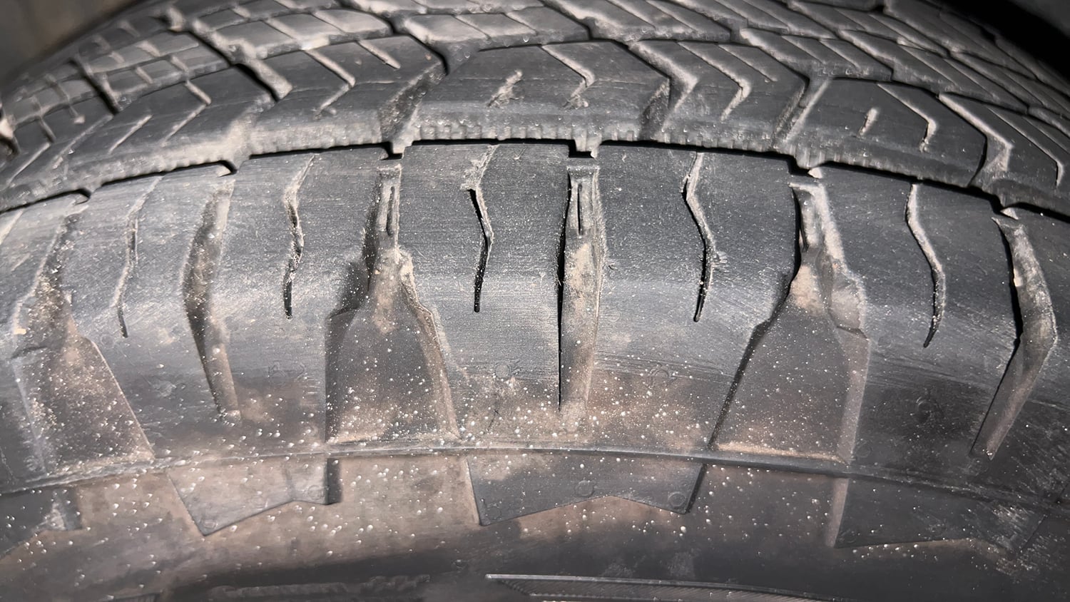 Used 2016 Maruti Suzuki S-Cross Zeta 1.3 Diesel Manual tyres LEFT FRONT TYRE TREAD VIEW