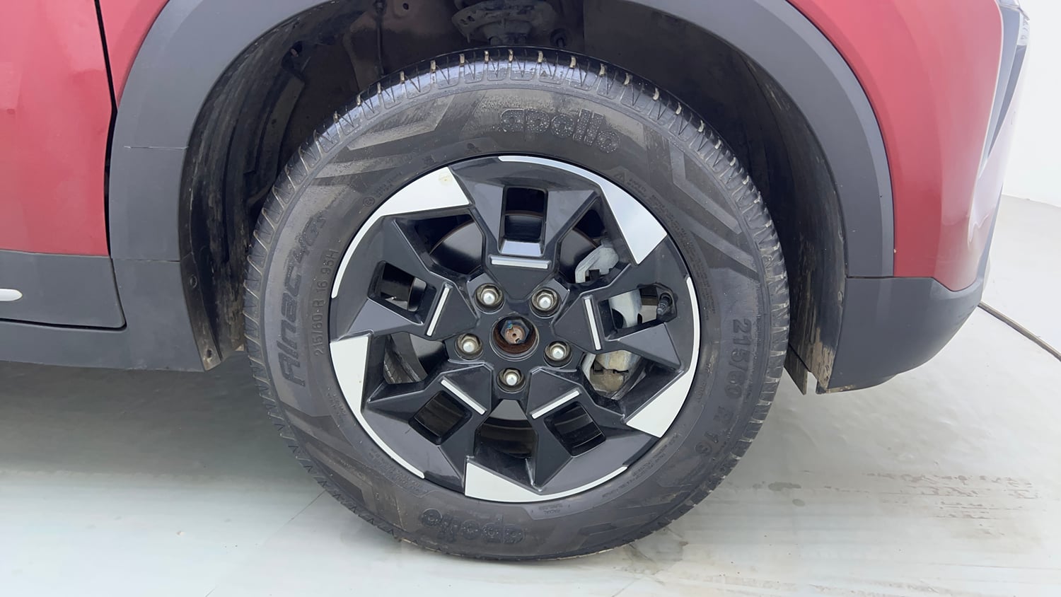 Used 2024 Kia Sonet HTX Plus 1.5 Diesel MT Diesel Manual tyres RIGHT FRONT TYRE RIM VIEW