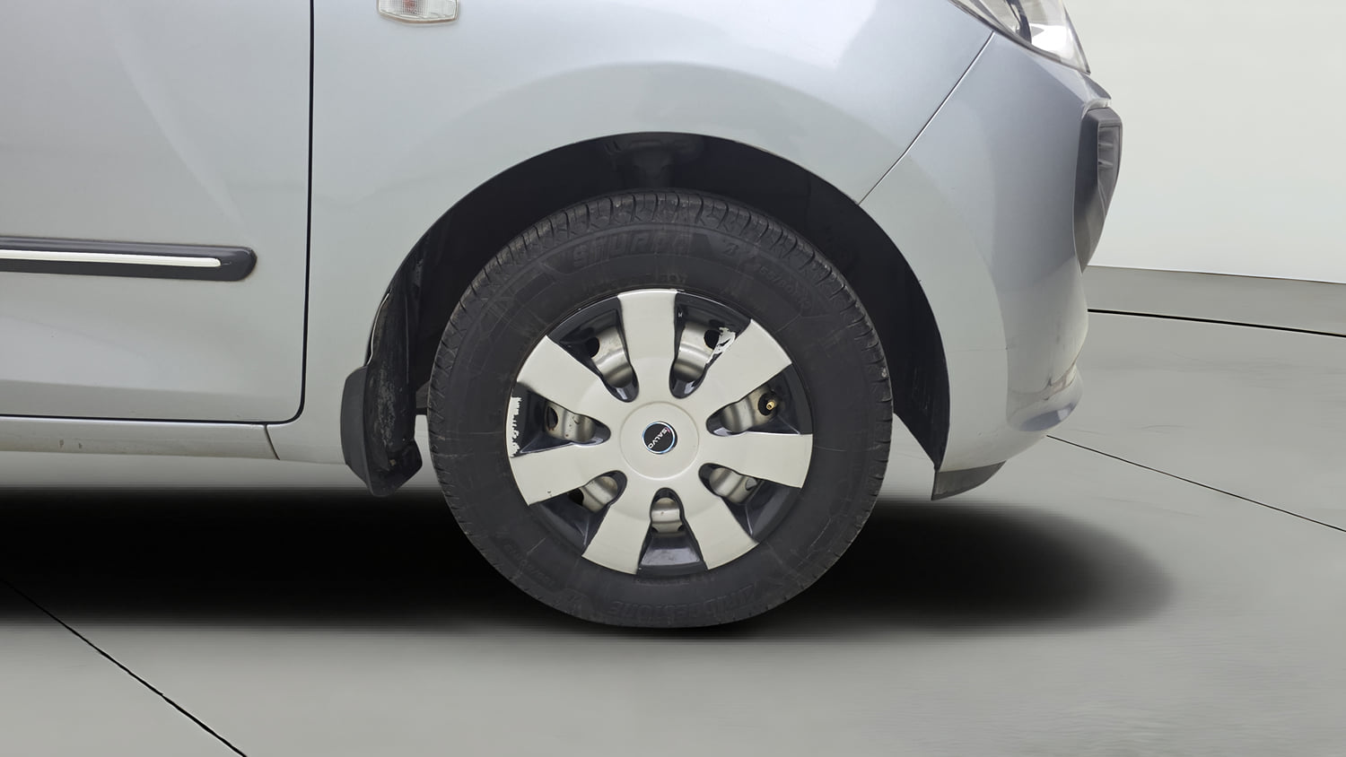 Used 2019 Hyundai Santro Magna Petrol Manual tyres RIGHT FRONT TYRE RIM VIEW