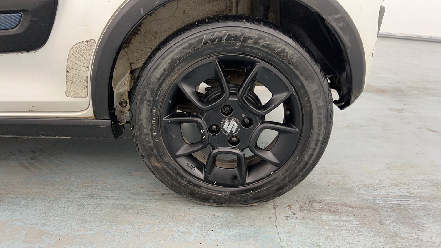 Used 2017 Maruti Suzuki Ignis Zeta 1.2 MT Petrol Manual tyres LEFT REAR TYRE RIM VIEW