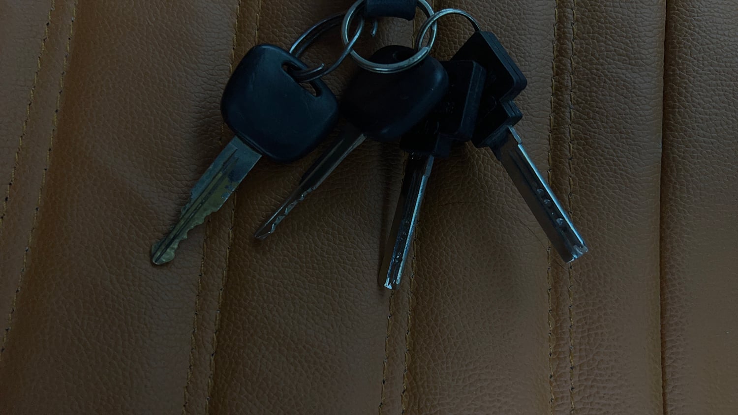 Used 2022 Maruti Suzuki Eeco 5 STR AC (O) Petrol Manual extra CAR KEY VIEW