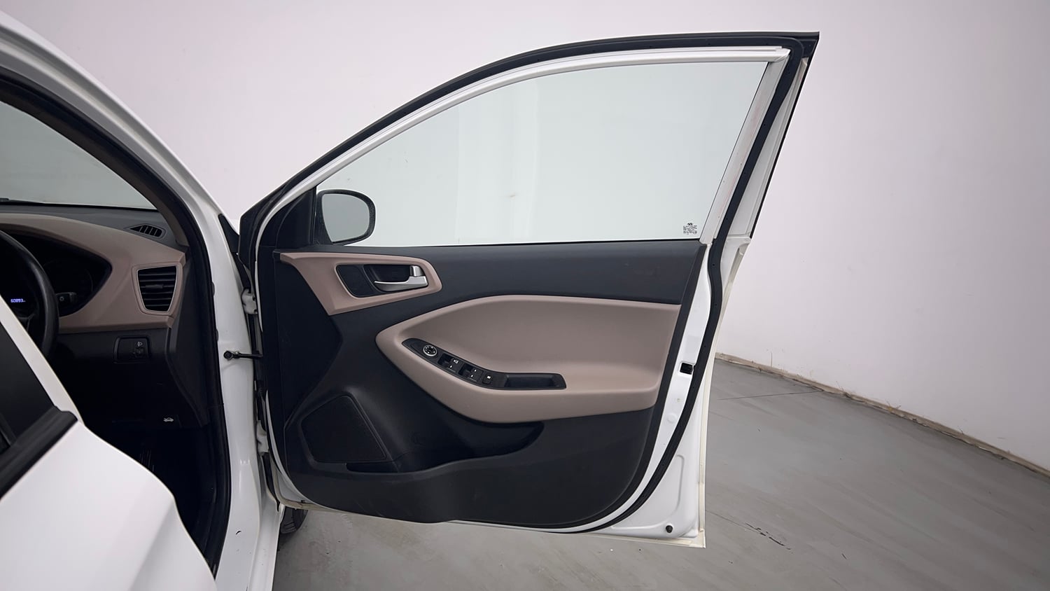 Used 2019 Hyundai Elite i20 Magna Plus 1.2 Petrol Manual interior RIGHT FRONT DOOR OPEN VIEW