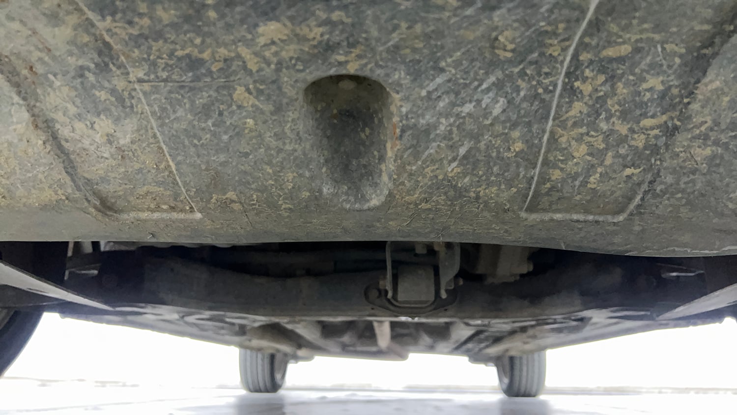 Used 2017 Hyundai Elite i20 Asta 1.2 Petrol Manual extra FRONT LEFT UNDERBODY VIEW