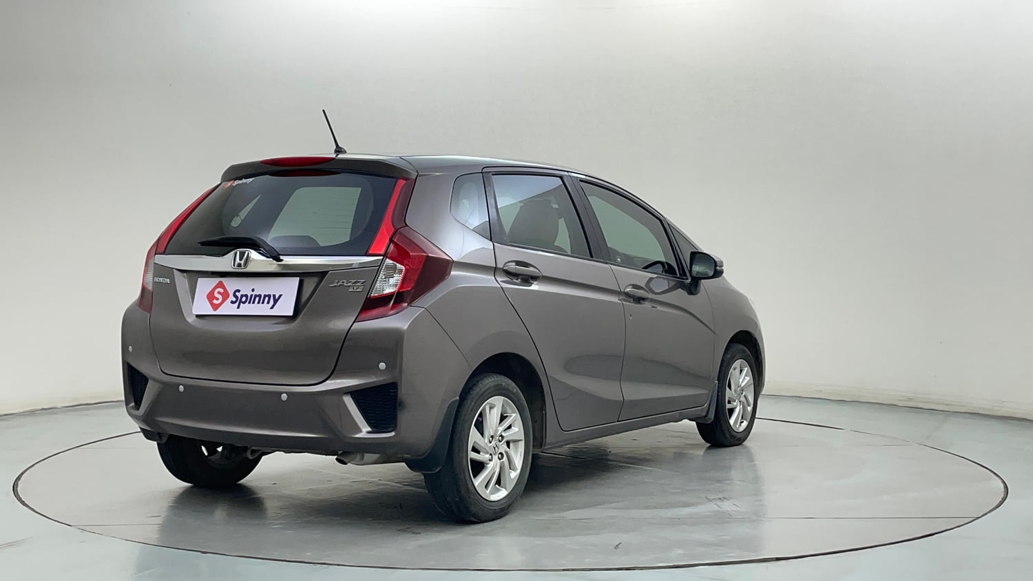 Used 2016 Honda Jazz V AT Petrol Petrol Automatic exterior RIGHT REAR CORNER VIEW