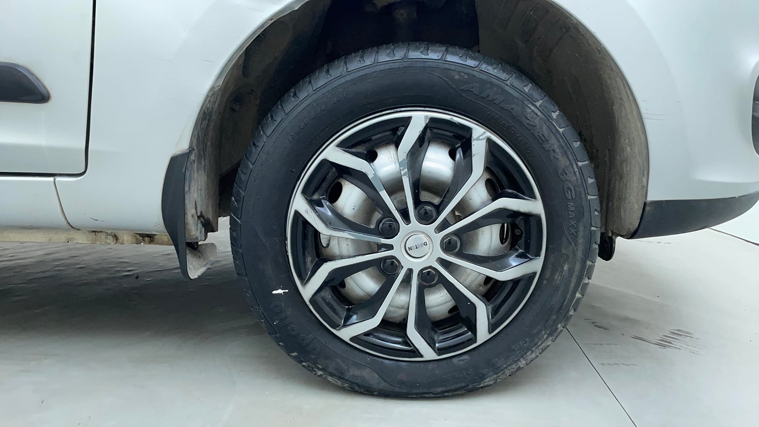 Used 2017 Tata Zest XE Petrol Petrol Manual tyres RIGHT FRONT TYRE RIM VIEW