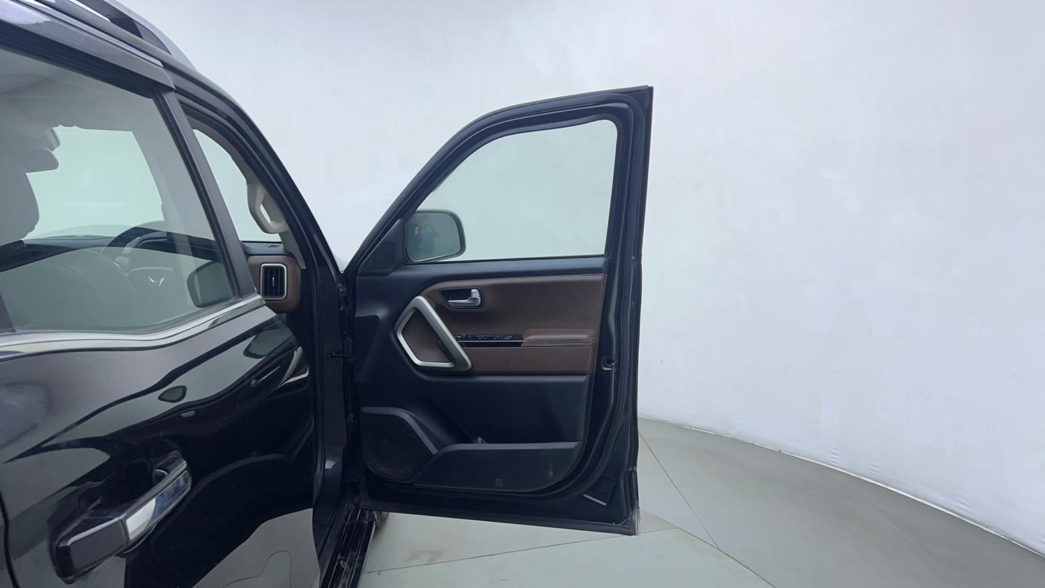 Used 2022 Mahindra Scorpio N Z8 L Petrol AT 7 STR Petrol Automatic interior RIGHT FRONT DOOR OPEN VIEW