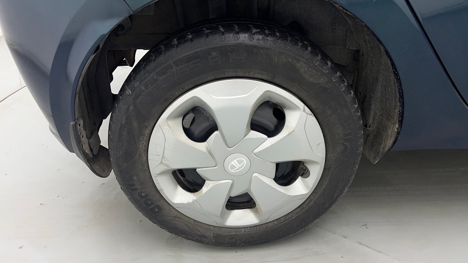 Used 2024 Tata Tiago EV XT Medium Range Electric Automatic tyres RIGHT REAR TYRE RIM VIEW