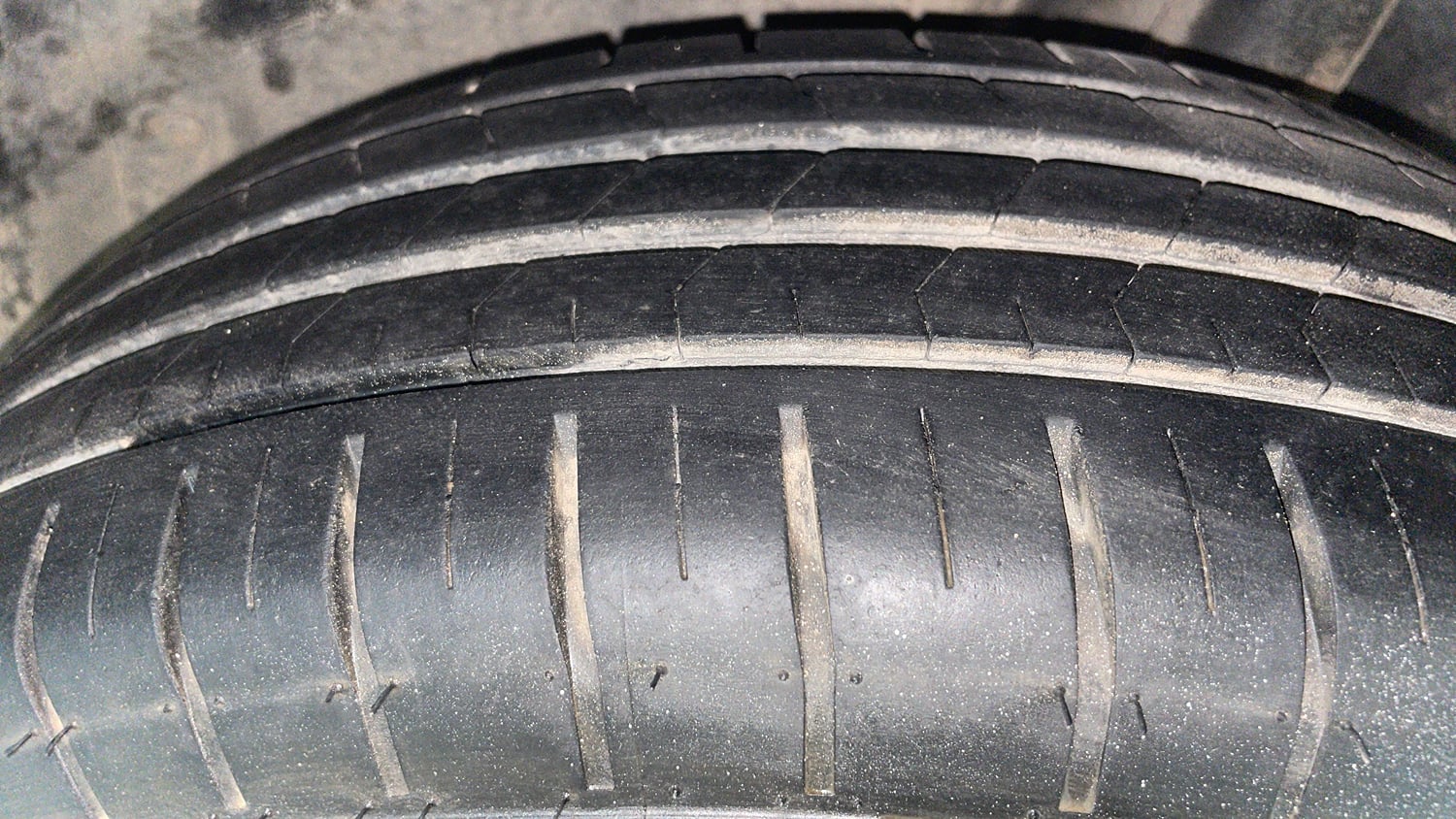 Used 2015 Volkswagen Polo Trendline 1.2L (P) Petrol Manual tyres LEFT REAR TYRE TREAD VIEW