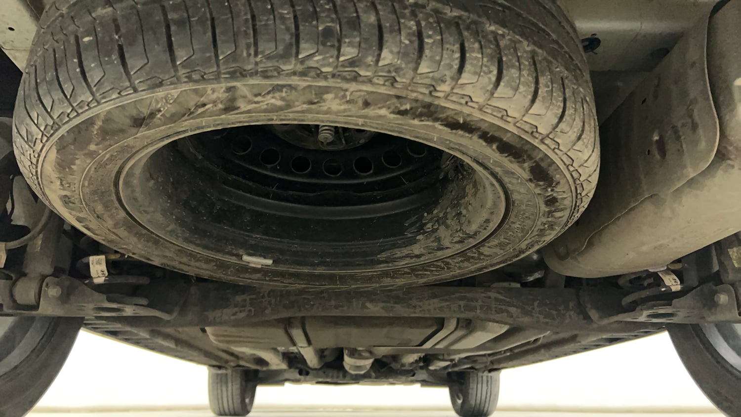 Used 2024 Hyundai Alcazar Signature (O) 7 STR 1.5 Petrol DCT Petrol Automatic extra REAR UNDERBODY VIEW (TAKEN FROM REAR)