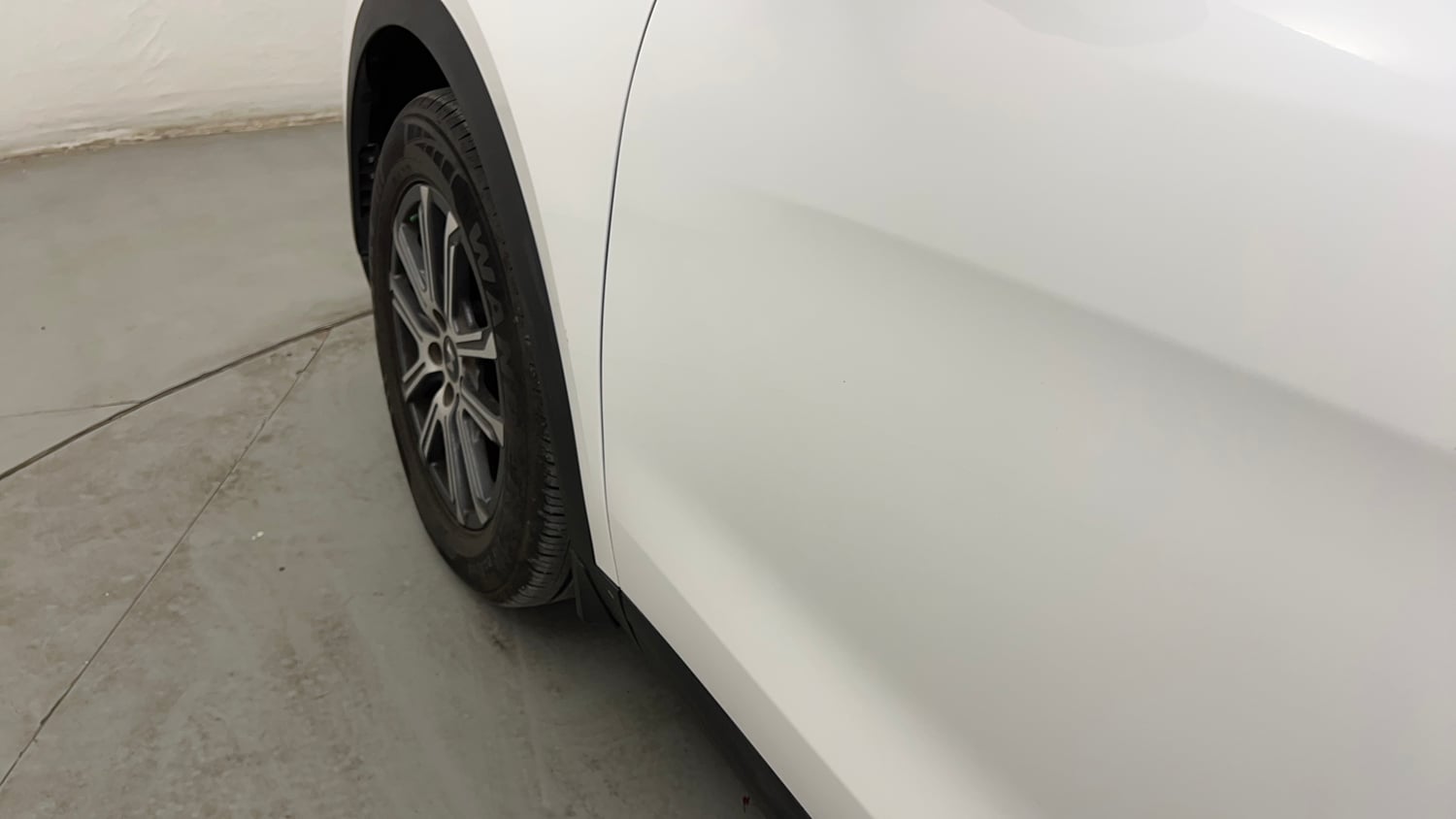 Used 2024 Mahindra XUV700 AX7 Luxury Pack Petrol AT 7 STR Petrol Automatic dents MINOR SCRATCH